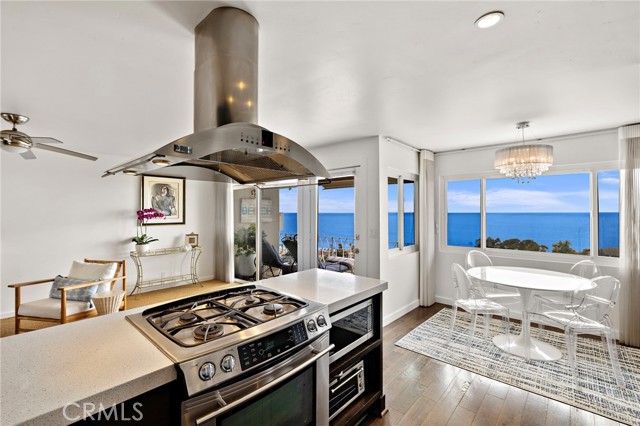 21702 Ocean Vista Drive, Laguna Beach CA: https://media.crmls.org/medias/e40eb9d2-7bac-4414-9133-4fc77def3b98.jpg