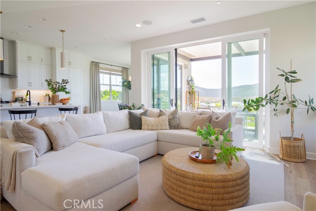 113 Spur St, Rancho Mission Viejo CA: https://media.crmls.org/medias/e40ec17f-f3a6-4ed7-bc8d-e8b3c7415f76.jpg