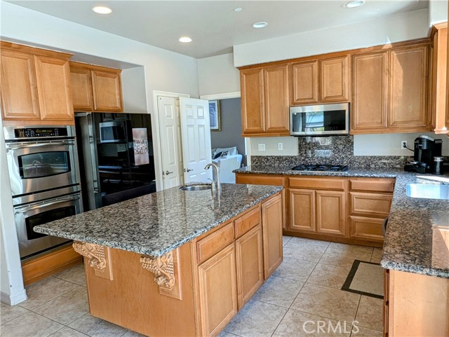 1971 Mesa Drive, Colton CA: https://media.crmls.org/medias/e40f7ca6-5efa-4853-b849-73c1667339b5.jpg