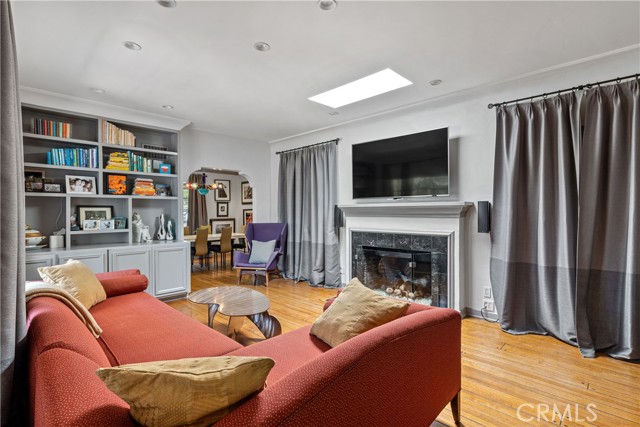Detail Gallery Image 3 of 33 For 1701 Pier Ave, Santa Monica,  CA 90405 - 4 Beds | 2/1 Baths