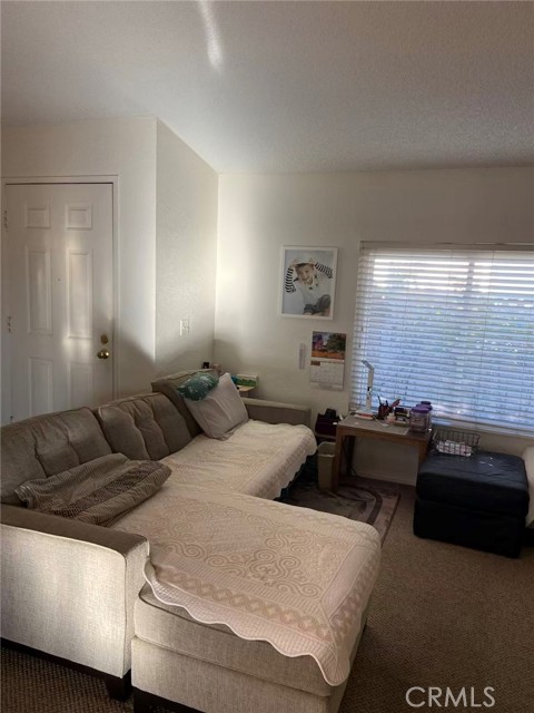 Detail Gallery Image 10 of 22 For 31928 Cinnabar, Castaic,  CA 91384 - 3 Beds | 2 Baths