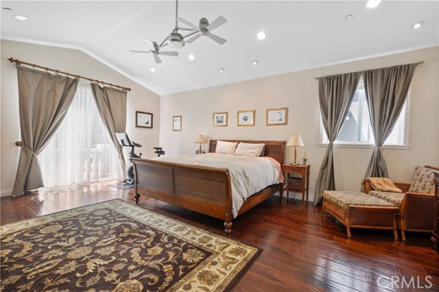 Detail Gallery Image 18 of 33 For 217 S Irena Ave #B,  Redondo Beach,  CA 90277 - 4 Beds | 2/1 Baths