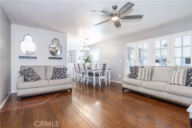 Detail Gallery Image 6 of 28 For 8006 Zelzah, Reseda,  CA 91335 - 4 Beds | 2 Baths