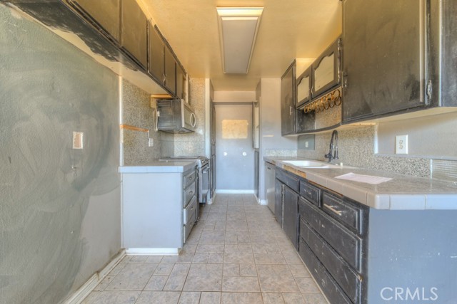 Detail Gallery Image 4 of 28 For 33051 Adelfa St, Lake Elsinore,  CA 92530 - 3 Beds | 1 Baths