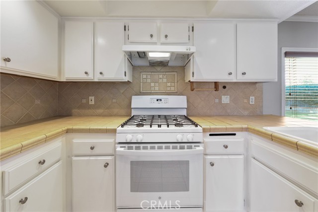 1042 Bassett Court, San Dimas CA: https://media.crmls.org/medias/e413180b-c7c0-42f8-a6b8-86ba76be6145.jpg