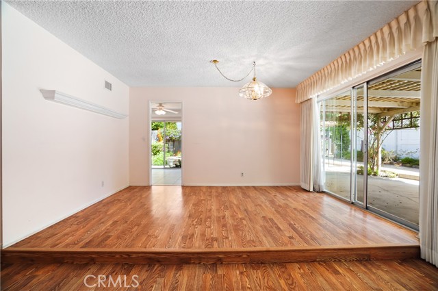 152 East Avenida De Los Arboles photo 6