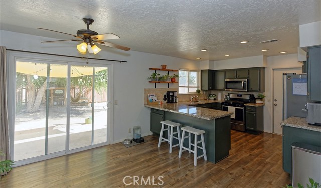 Detail Gallery Image 6 of 26 For 21110 Multnomah Rd, Apple Valley,  CA 92308 - 3 Beds | 2 Baths