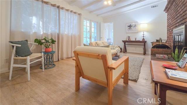 2883 Hermosita Drive, Glendale CA: https://media.crmls.org/medias/e413b353-1d85-4259-9034-a96529762e48.jpg