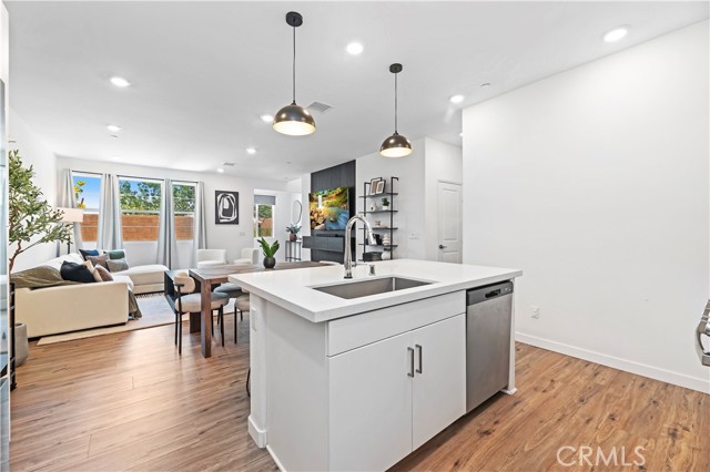 5680 Kate Way, Fontana CA: https://media.crmls.org/medias/e4152c31-dbe4-4d96-be91-a654706b3f63.jpg