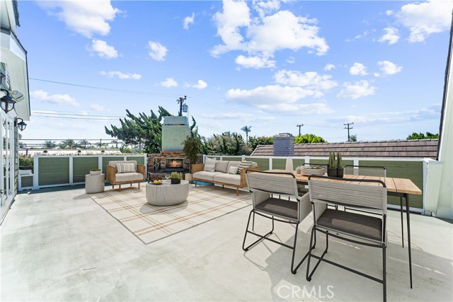 22052 Susan Lane, Huntington Beach CA: https://media.crmls.org/medias/e415bf61-79cc-4d4b-99b0-aff60bbb390e.jpg