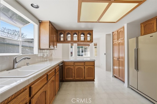 Detail Gallery Image 9 of 46 For 2106 Dufour Ave #1,  Redondo Beach,  CA 90278 - 3 Beds | 2/1 Baths