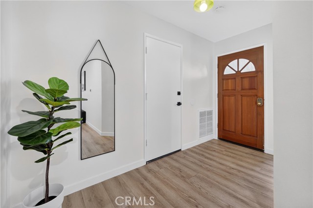 Detail Gallery Image 5 of 47 For 5534 Las Virgenes #119,  Calabasas,  CA 91302 - 3 Beds | 2/1 Baths