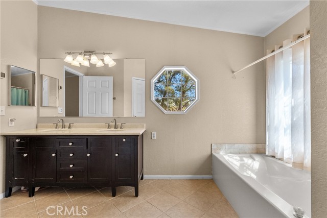16818 Koch Street, Mojave CA: https://media.crmls.org/medias/e416b379-47f9-488f-9339-e08166a7ec84.jpg
