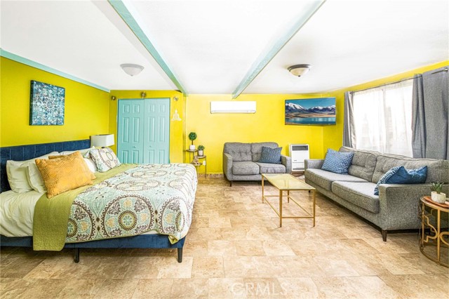 Image 23 of 33 For 15880 La Vida Drive