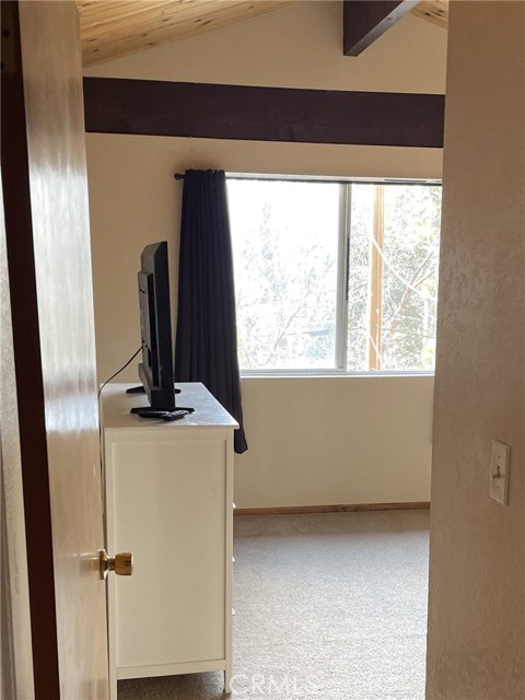2401 Fir Drive, Running Springs CA: https://media.crmls.org/medias/e4170d1f-b1cc-4e6e-8e3b-c8ae05470354.jpg