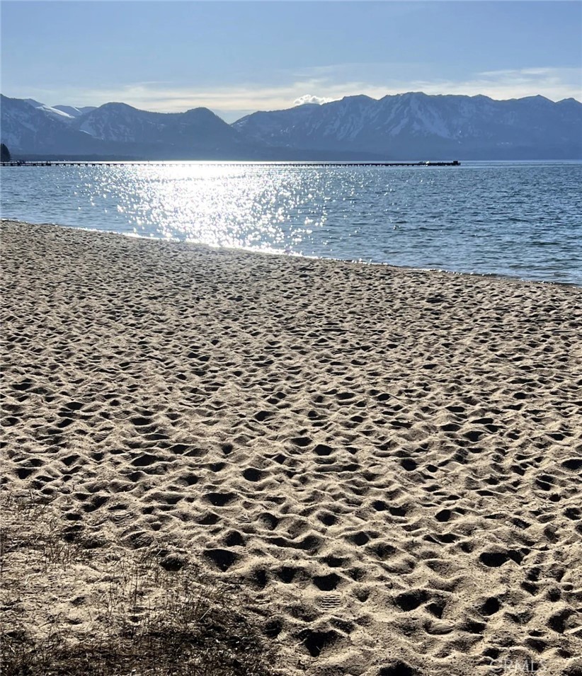 https://media.crmls.org/medias/e4178f19-0f2d-4e5d-b711-7759b508413a.jpg?preset=X-Large