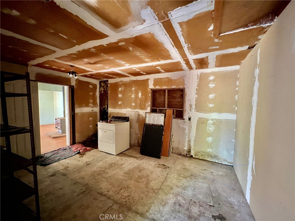 https://media.crmls.org/medias/e4180fcb-05a0-4a0b-8868-98ec00a2d442.jpg?preset=X-Large