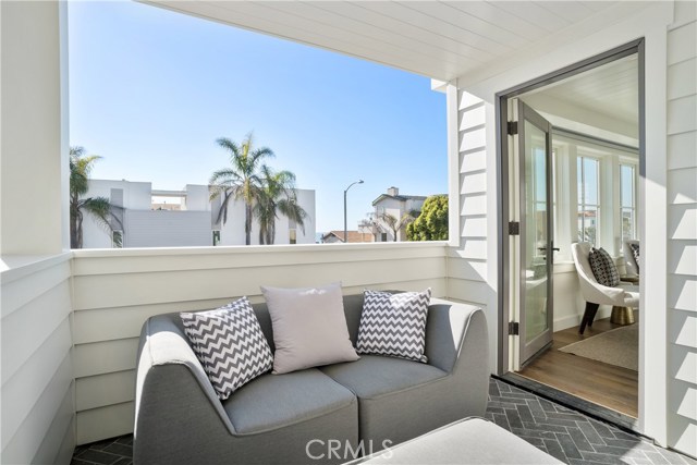 704 Manhattan Avenue, Manhattan Beach, California 90266, 3 Bedrooms Bedrooms, ,3 BathroomsBathrooms,Residential,Sold,Manhattan,SB17010300