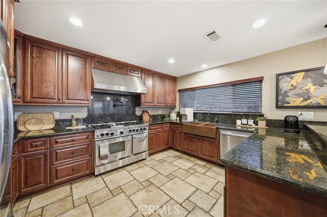 Detail Gallery Image 33 of 56 For 706 Nancy Ln, Fullerton,  CA 92831 - 4 Beds | 2/1 Baths