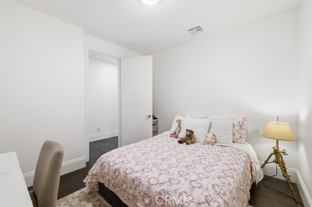 Detail Gallery Image 20 of 30 For 143 N Arnaz Dr #105,  Beverly Hills,  CA 90211 - 3 Beds | 2/1 Baths