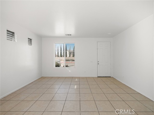 Detail Gallery Image 5 of 35 For 12357 Luna, Victorville,  CA 92392 - 4 Beds | 2 Baths