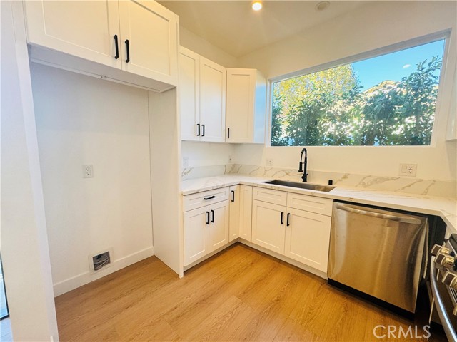 Detail Gallery Image 3 of 18 For 6858 Aura Ave, Reseda,  CA 91335 - 2 Beds | 1 Baths