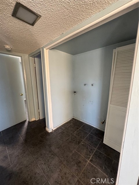 707 Sterling Road, Bakersfield CA: https://media.crmls.org/medias/e41b9da1-3c02-446b-adf2-8b6e592496b6.jpg