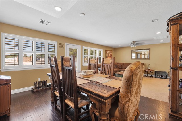 12958 Ranchero Road, Oak Hills CA: https://media.crmls.org/medias/e41bb58a-4da0-4b9c-ba04-44d66a6954cd.jpg