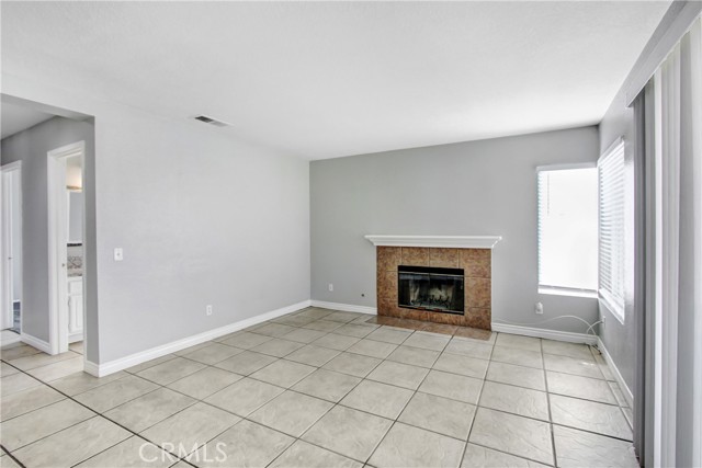 Detail Gallery Image 11 of 28 For 2421 W Calle Celeste Dr, Rialto,  CA 92377 - 5 Beds | 3 Baths