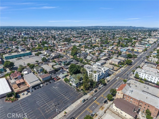 1470 W Adams Boulevard, Los Angeles CA: https://media.crmls.org/medias/e41cffaf-7181-41a3-a89e-dd6ef18d7f73.jpg