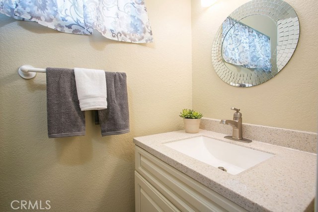 Detail Gallery Image 10 of 17 For 8482 E Amberwood St, Anaheim Hills,  CA 92808 - 3 Beds | 2/1 Baths