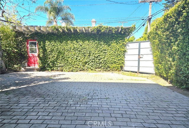 Detail Gallery Image 28 of 40 For 12217 Dorothy St, Los Angeles,  CA 90049 - 4 Beds | 2 Baths