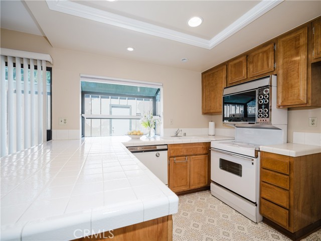 Detail Gallery Image 10 of 24 For 9757 Reseda Bld #71,  Northridge,  CA 91324 - 2 Beds | 3 Baths