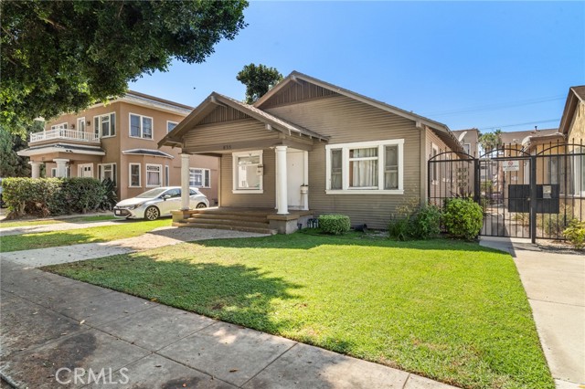 833 Cherry Avenue, Long Beach CA: https://media.crmls.org/medias/e41dd5fa-b356-4801-a317-ac18c0a86af9.jpg