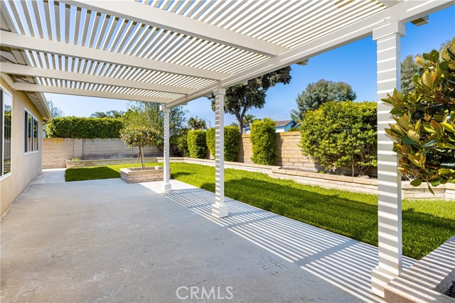 Detail Gallery Image 19 of 44 For 17651 Falkirk Ln, Huntington Beach,  CA 92649 - 4 Beds | 2 Baths