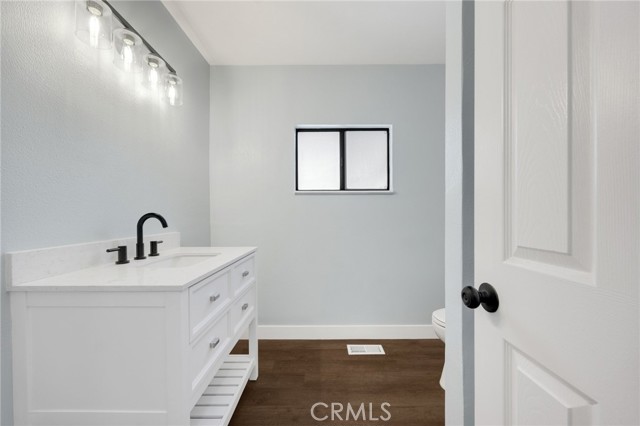 220 W Highland Avenue, Redlands CA: https://media.crmls.org/medias/e41e5bf8-e5ff-4267-a5f5-a12648c47c15.jpg
