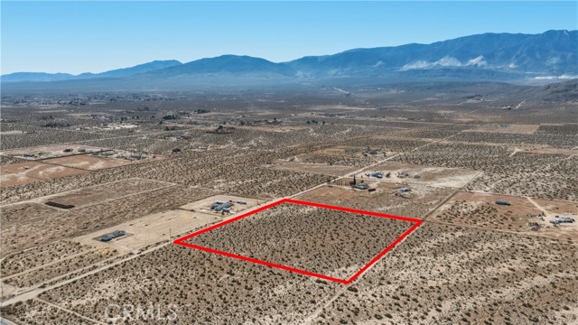 Detail Gallery Image 4 of 13 For 10384 Locust, Lucerne Valley,  CA 92356 - – Beds | – Baths