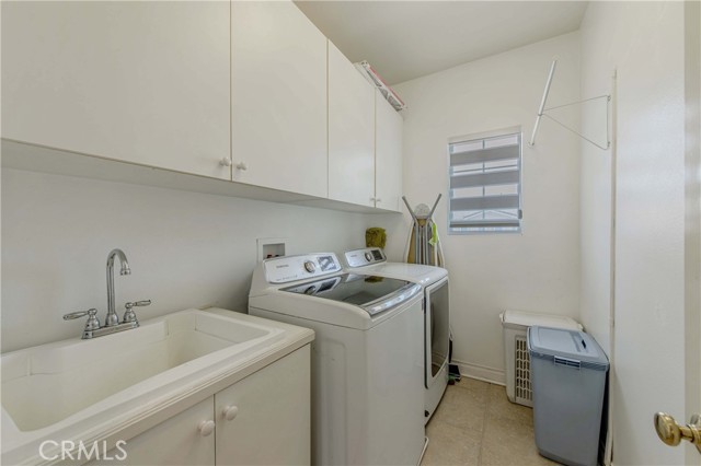 2101 S Sanders Ct, La Habra CA: https://media.crmls.org/medias/e41f555c-b462-4c46-87fb-47efae14d72f.jpg