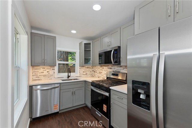 Detail Gallery Image 6 of 32 For 23984 Straight Way, Crestline,  CA 92325 - 2 Beds | 1 Baths
