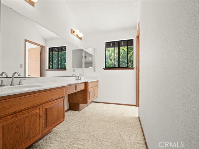 24540 Acorn Court, Newhall CA: https://media.crmls.org/medias/e41fe90e-27a1-4acd-b31e-f60dbe66d190.jpg