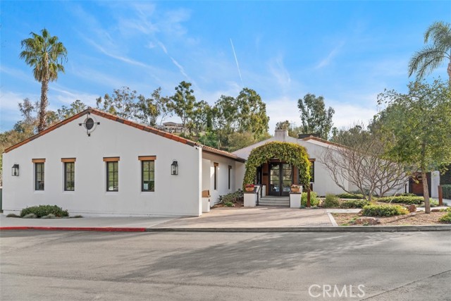 27215 Stagewood Court, Laguna Hills CA: https://media.crmls.org/medias/e41ffa86-0251-42eb-93d1-bfc8c6f454ca.jpg