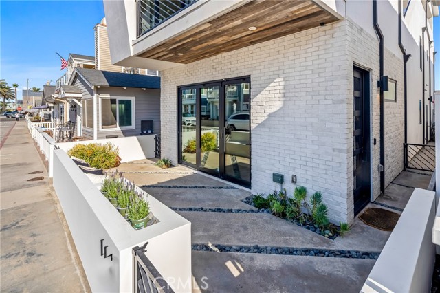 Detail Gallery Image 34 of 36 For 114 27th St, Newport Beach,  CA 92663 - 3 Beds | 3/1 Baths