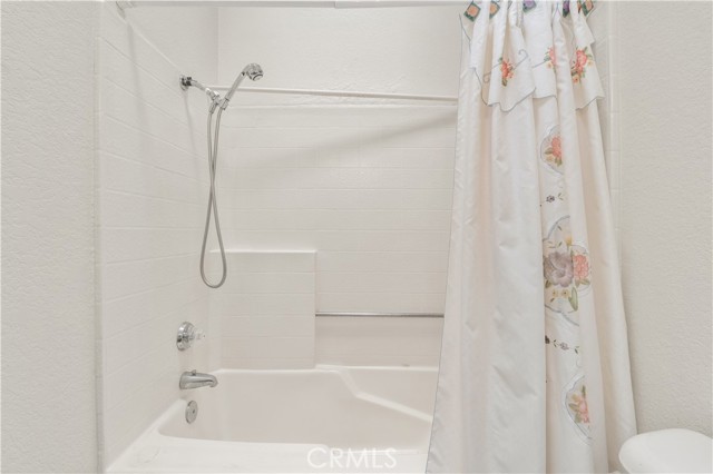 Image 18 of 31 For 22533 Kinross Lane