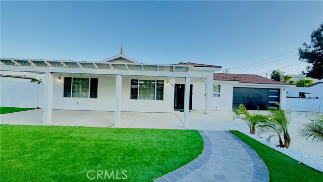 7401 Liberty Avenue, Corona CA: https://media.crmls.org/medias/e422c43e-d551-43db-9c0d-4d998e232bc7.jpg