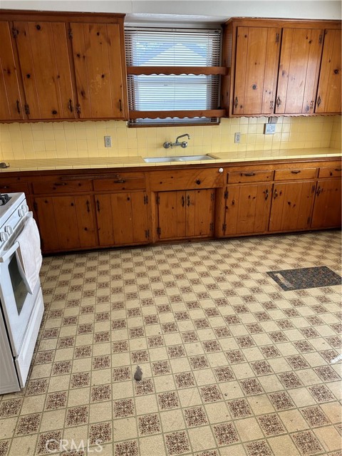 5412 Fallbrook Avenue photo 4