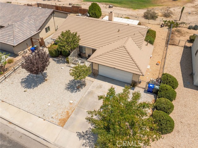 13745 Bel Air Drive, Victorville CA: https://media.crmls.org/medias/e42550f0-f29f-4be6-84b7-bf8236fe0103.jpg
