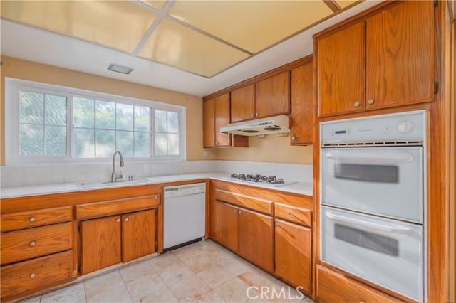 Detail Gallery Image 7 of 28 For 16060 Villa Flores Dr, Hacienda Heights,  CA 91745 - 4 Beds | 2 Baths