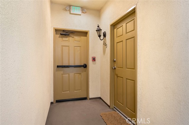 540 E Angeleno Avenue, Burbank CA: https://media.crmls.org/medias/e4273460-c3e0-4ff7-8f94-0fac4eded508.jpg