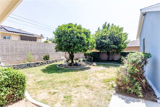 3915 Dwight Way, San Bernardino CA: https://media.crmls.org/medias/e4275832-57b0-418e-a14a-eee8802468c7.jpg