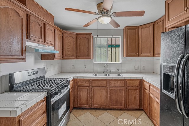 11513 S San Pedro, Los Angeles CA: https://media.crmls.org/medias/e427dae6-22d7-4ef2-8d0f-1cba1df5f4e9.jpg